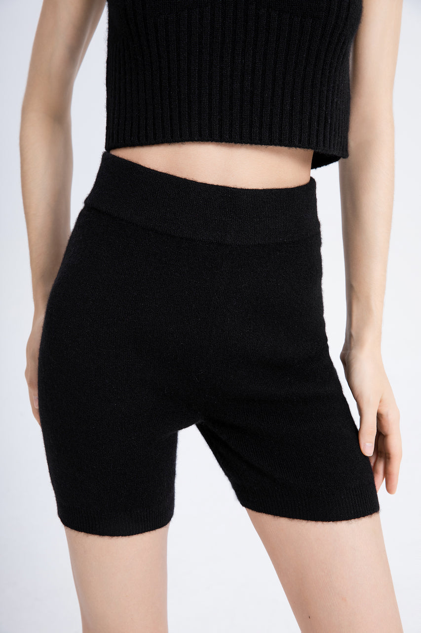 High-rise Cashmere shorts. 100% cashmere